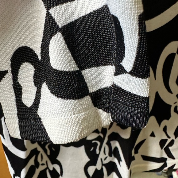 VENUE BUTTON DOWN LIGHT SWEATER BLOUSE. SIZE MEDIUM - Picture 2 of 9